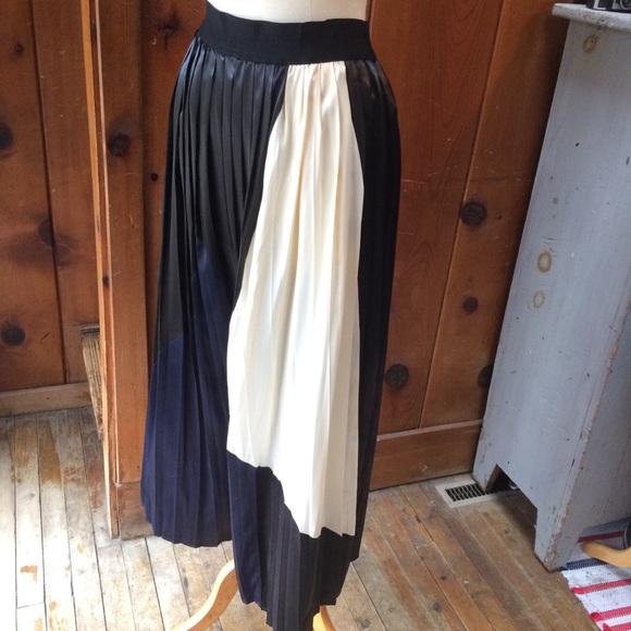 *SOLD* Le Lis Patchwork Pleated Formal Maxi Skirt - Picture 4 of 8